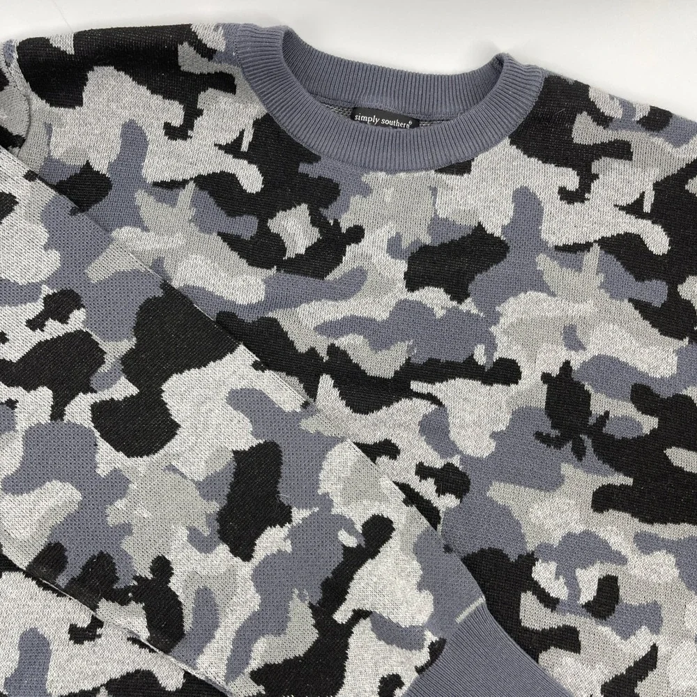 Simply Southern Gray Camo Print Knit Sweater‎ Pullover Crewneck L